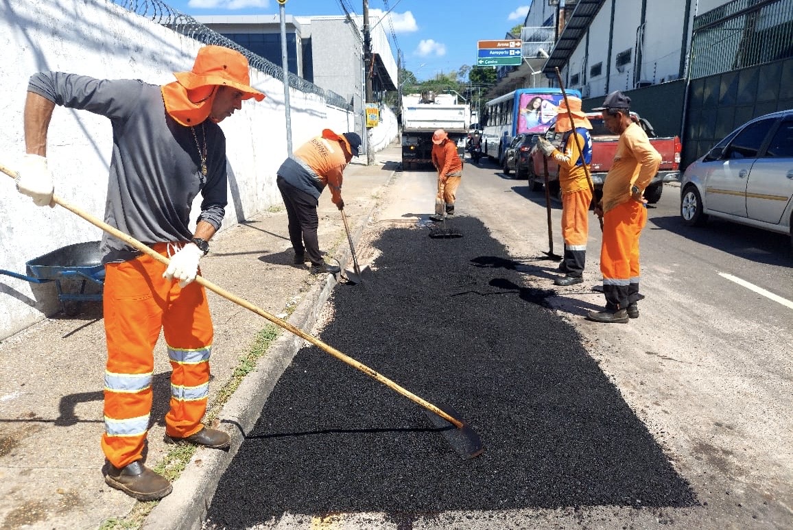 Prefeitura de Manaus recupera pavimento da rua da Indústria e reforça mobilidade entre as avenidas Constantino Nery e Djalma Batista