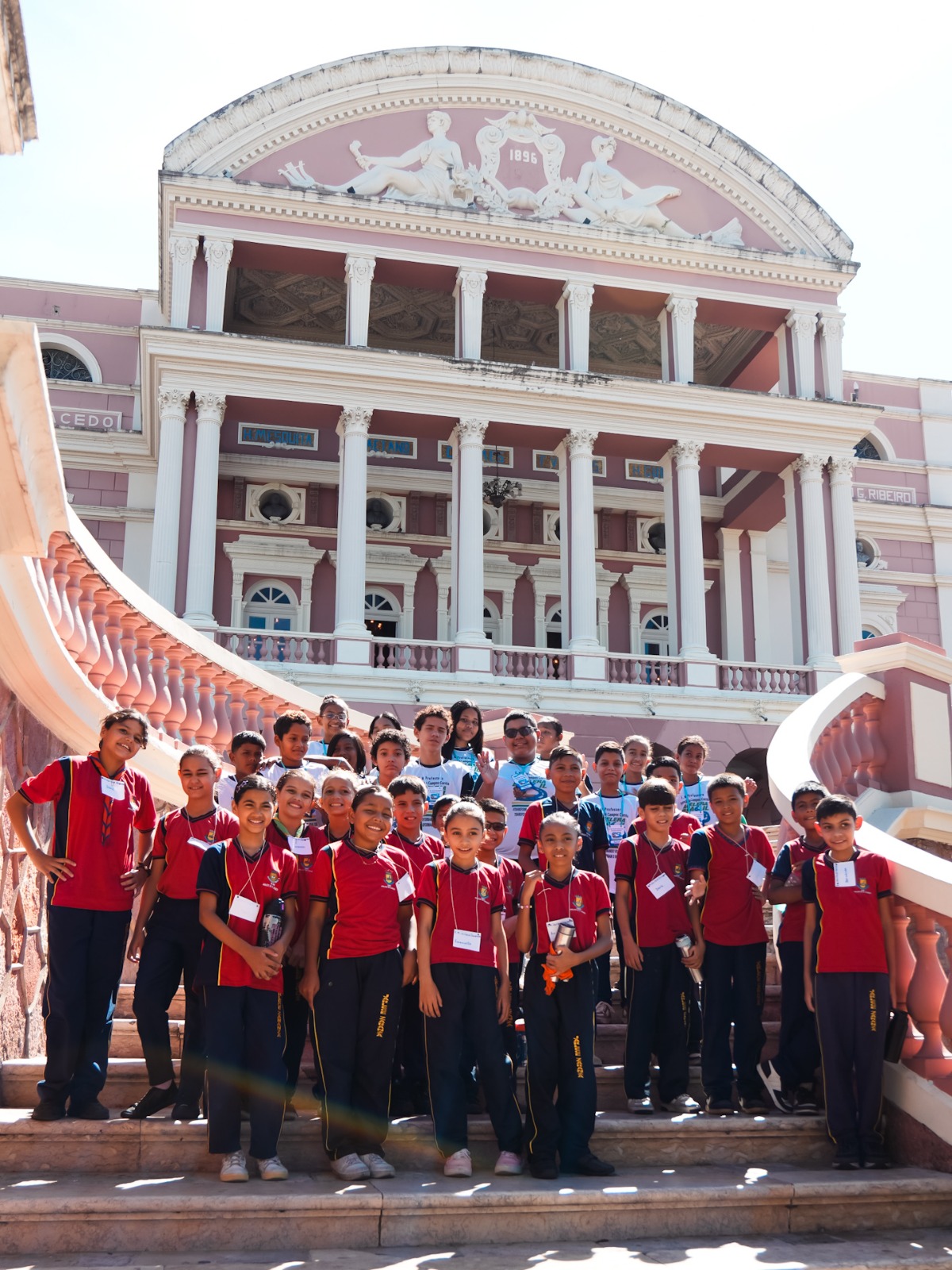 Recém-reconhecido como Patrimônio Mundial pela Unesco, Teatro Amazonas vira sala de aula para estudantes da rede pública de Manaus