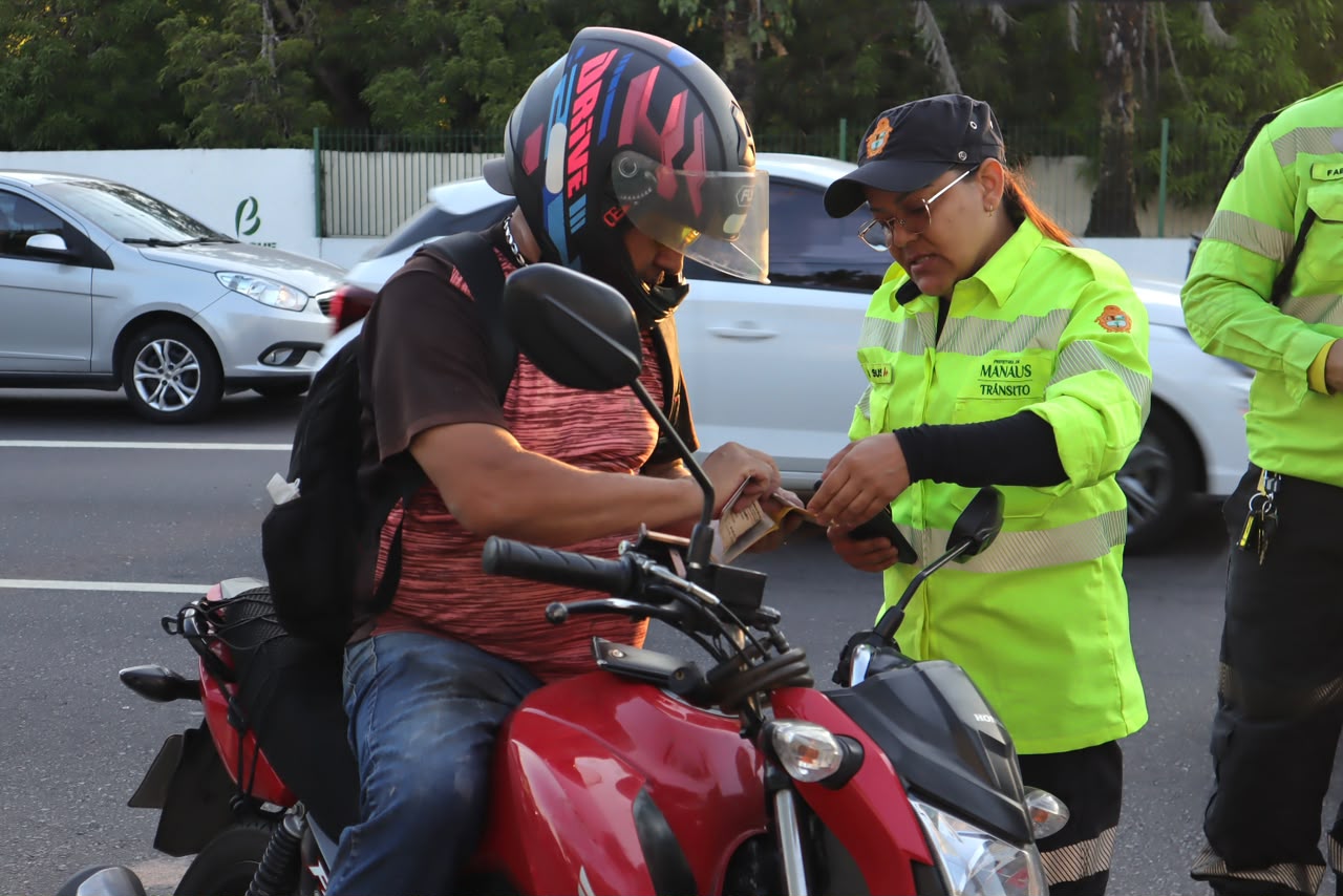 Operação ‘Mobilidade Segura’ soma 158 autuações e 16 remoções de veículos em duas semanas de ações por um trânsito mais seguro em Manaus