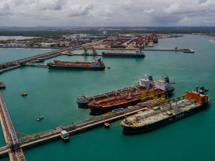 Transporte de cargas: entenda a diferença entre cabotagem e navegação de longo curso