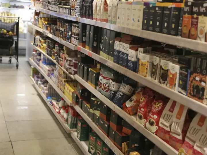 Anvisa propõe atualizar as normas da propaganda de alimentos e de medicamentos