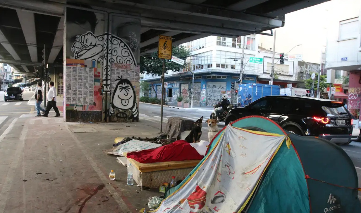 Disque 100 faz capacitação sobre atendimento à população em situação de rua
